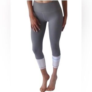 Zyia Spring Fever Light N Tight Leggings Gray Pink Striped Capri Colorbl…